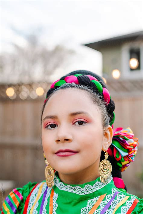 15 Trendy Mexican Braids Hairstyles: Cool Traditional Latina。